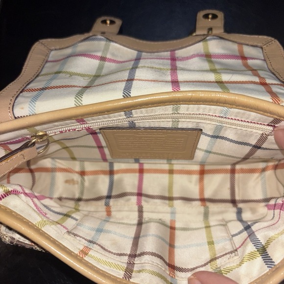 VTG Y2K Coach Soho Signature Canvas Leather Crossbody Brass Buckle Flower Charm - Picture 4 of 9